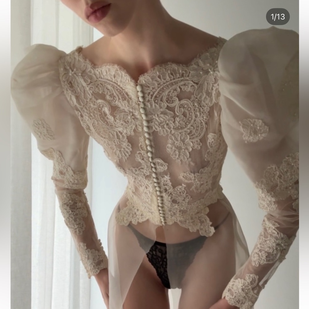 1970'S ETHEREAL CREAM LACE APPLIQUE PEIGNOIR